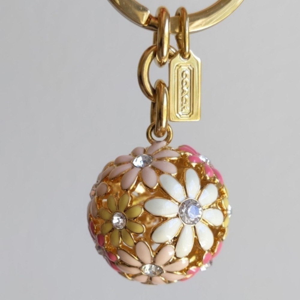 Coach Daisy Flower Dome Vintage Keychain - Picture 10 of 12